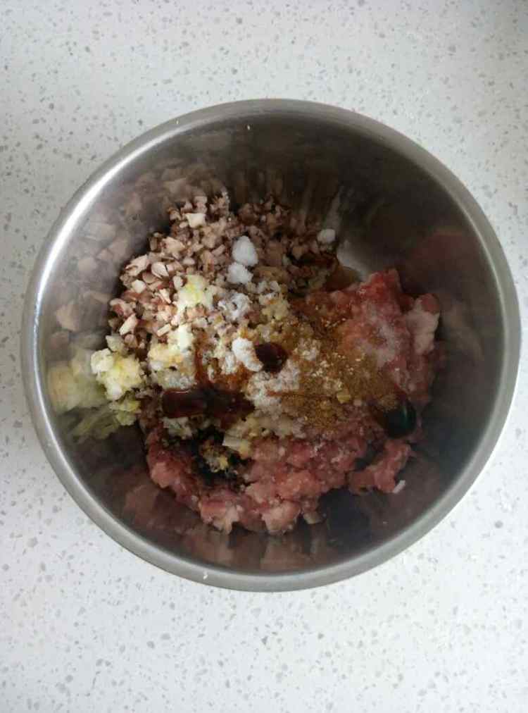香菇猪肉千层饼步骤3