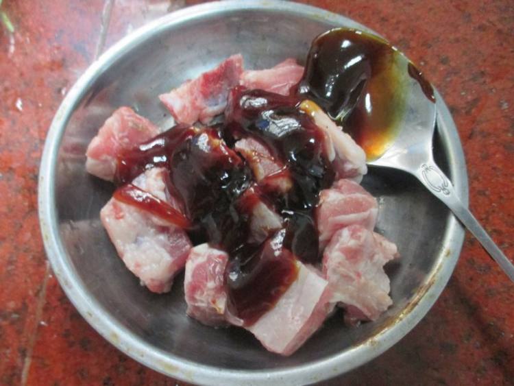 叉烧酱蒸排骨步骤2