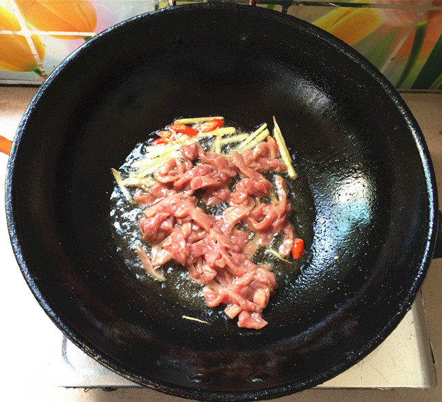 蒜苔炒牛肉步骤7