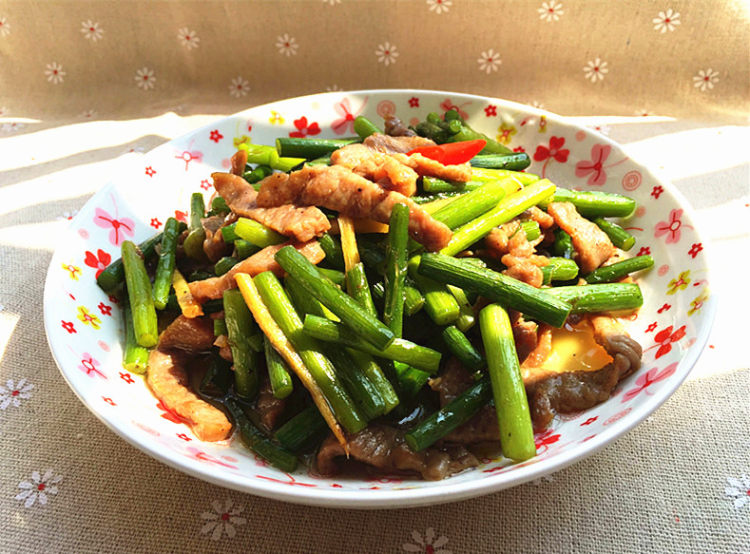 蒜苔炒牛肉步骤14