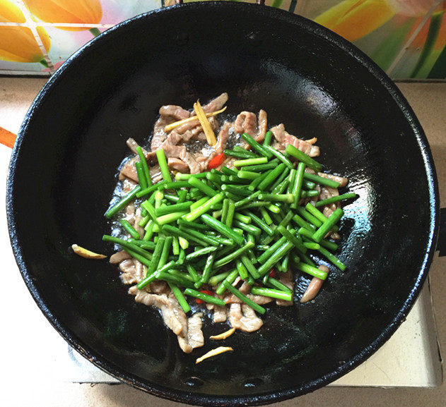 蒜苔炒牛肉步骤9
