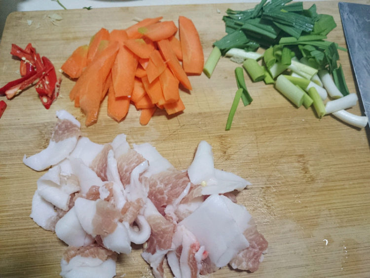 蒜苗炒豆丝步骤2