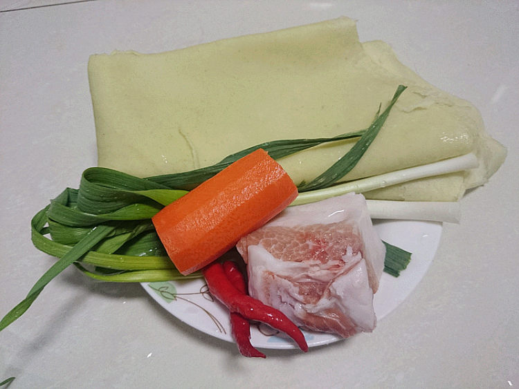 蒜苗炒豆丝步骤1