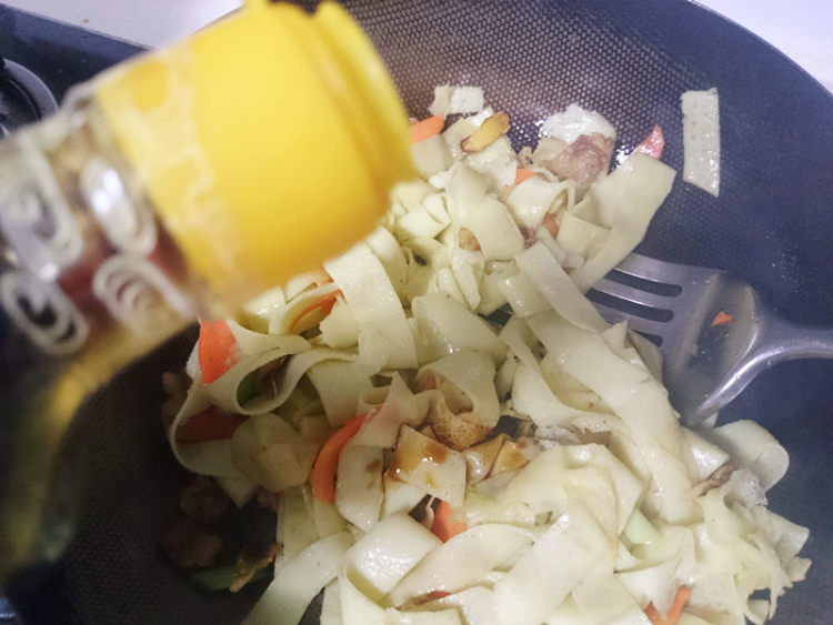 蒜苗炒豆丝步骤9