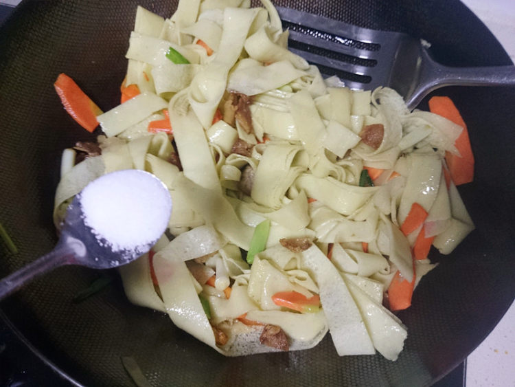 蒜苗炒豆丝步骤8