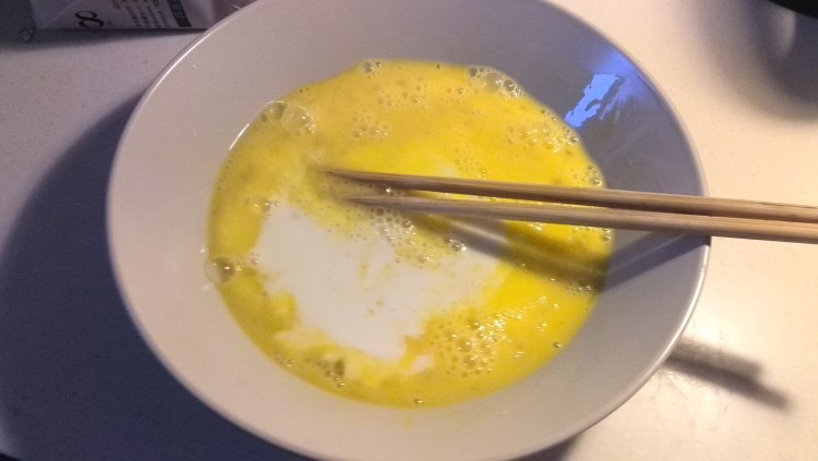奶香鸡蛋煎吐司步骤2