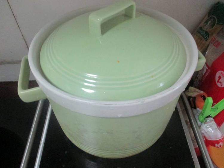 红豆煲凉粉草步骤5