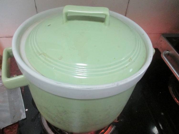 红豆煲凉粉草步骤8