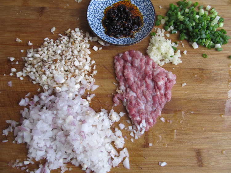 香菇肉酱拌面步骤5