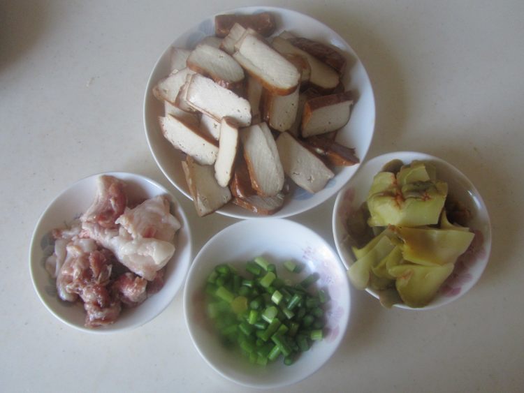 榨菜炒干子步骤1