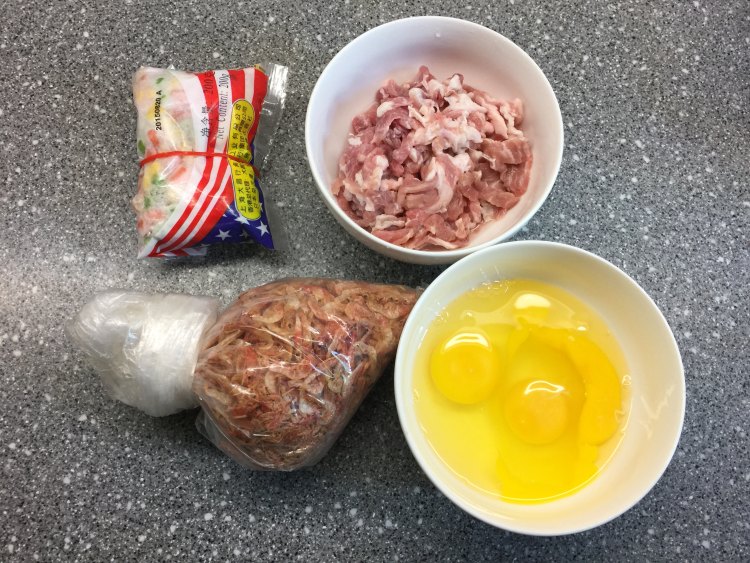 樱花虾蛋炒饭步骤1