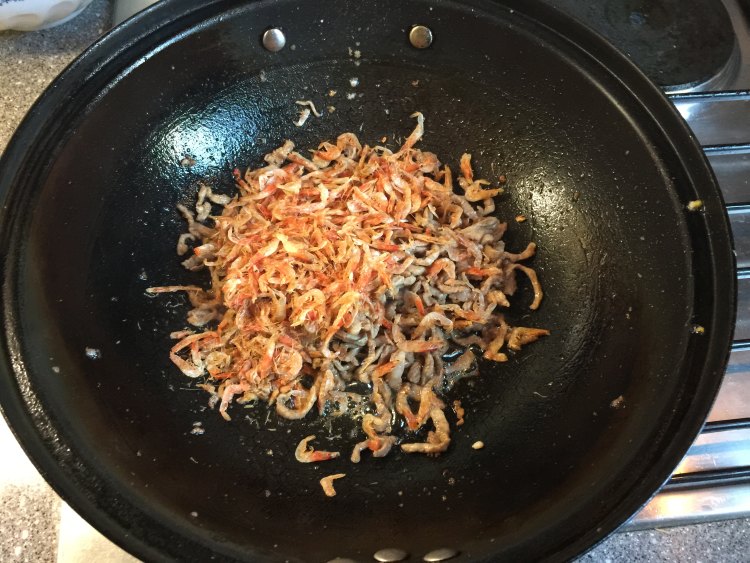 樱花虾蛋炒饭步骤7