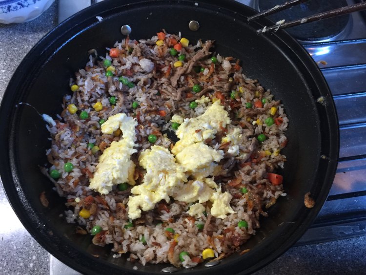 樱花虾蛋炒饭步骤10