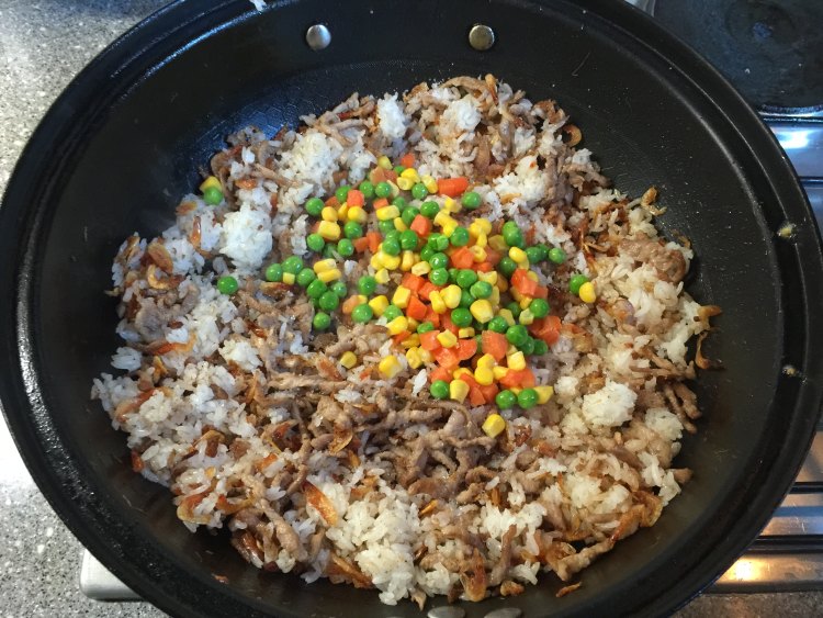 樱花虾蛋炒饭步骤9