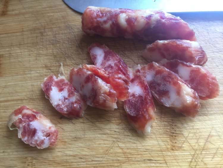 腊肠蒸肉饼步骤2