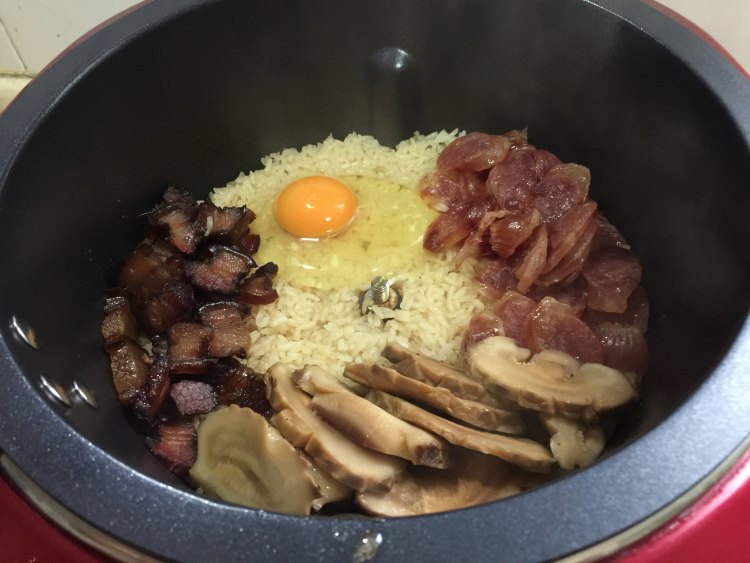 腊味双拼煲仔饭步骤6