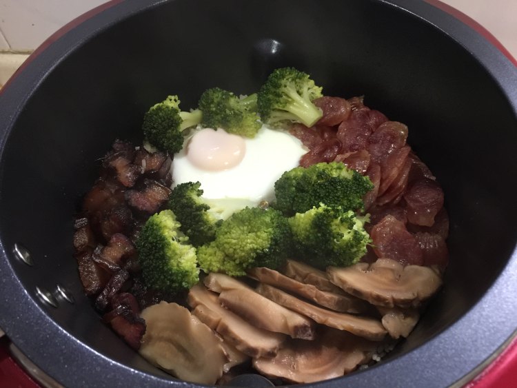腊味双拼煲仔饭步骤8