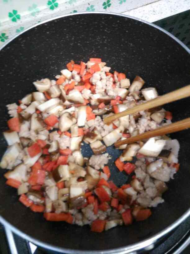 香菇胡萝卜肉末面步骤7