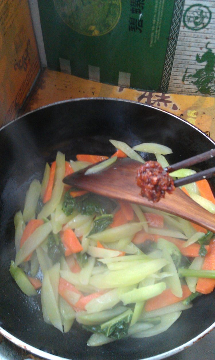 牛肉酱炒芥兰步骤7