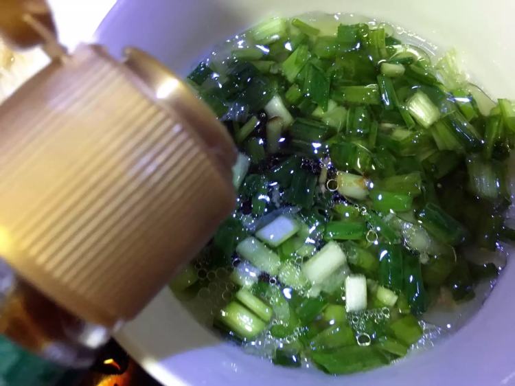 葱油金针菇步骤12