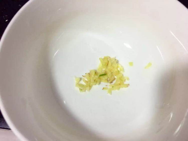 葱油金针菇步骤5
