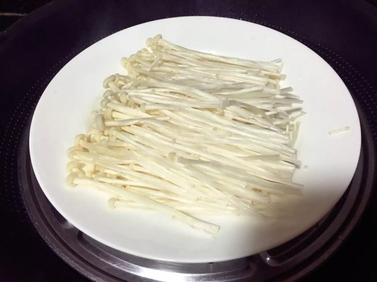 葱油金针菇步骤4