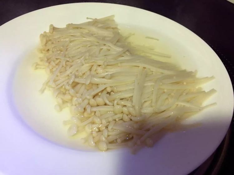 葱油金针菇步骤10
