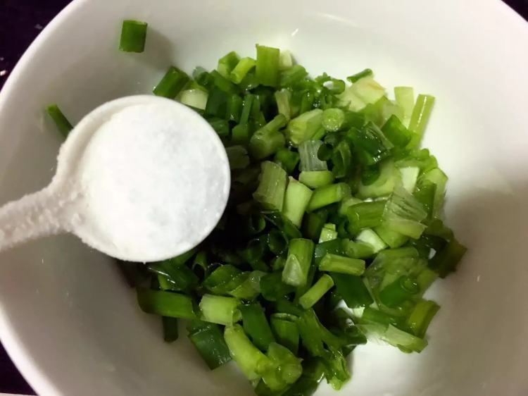 葱油金针菇步骤7