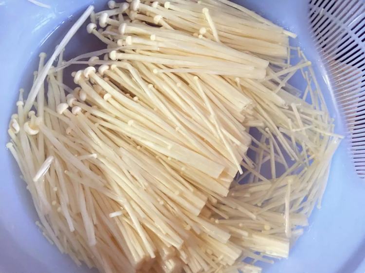 葱油金针菇步骤2