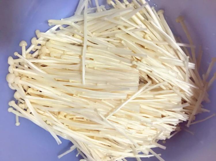 葱油金针菇步骤3