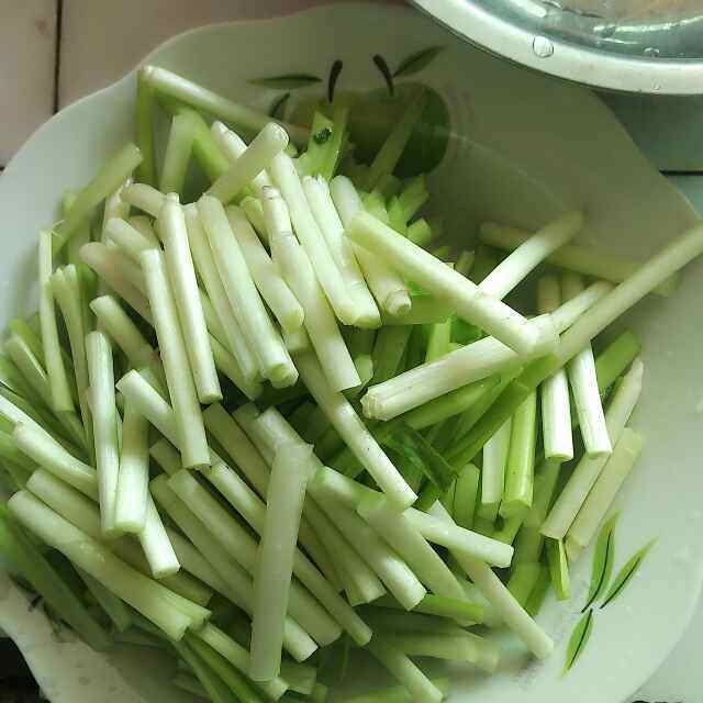 韭黄炒肉丝步骤2