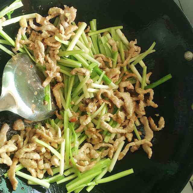 韭黄炒肉丝步骤9