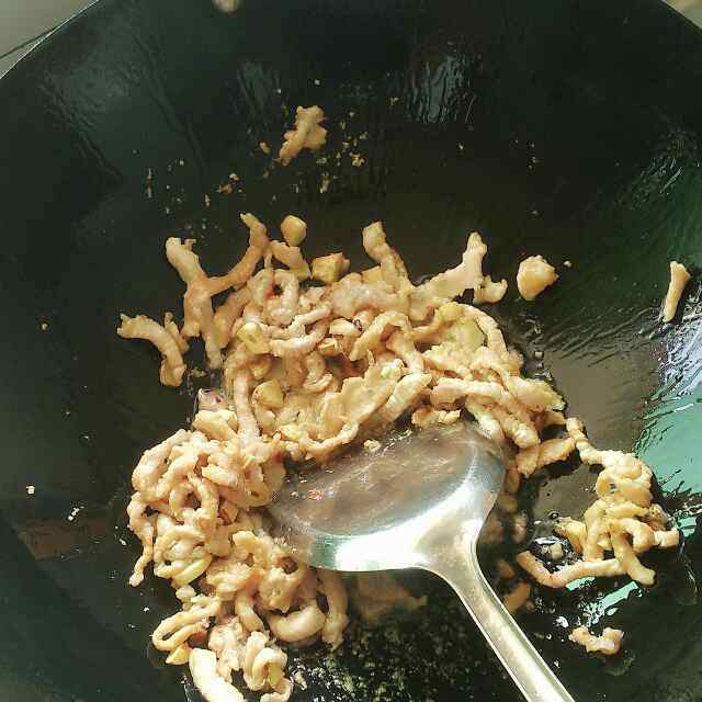 韭黄炒肉丝步骤7