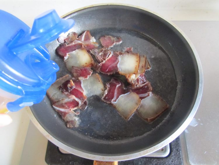 腊肉土豆片步骤1
