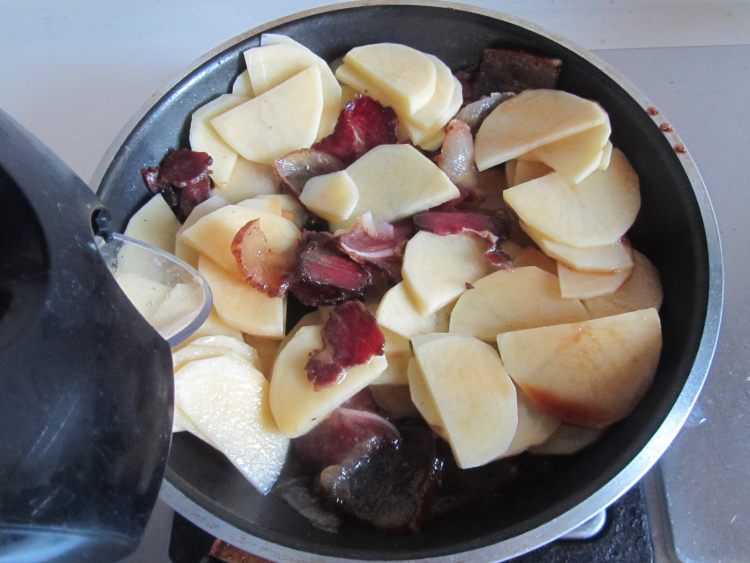 腊肉土豆片步骤4