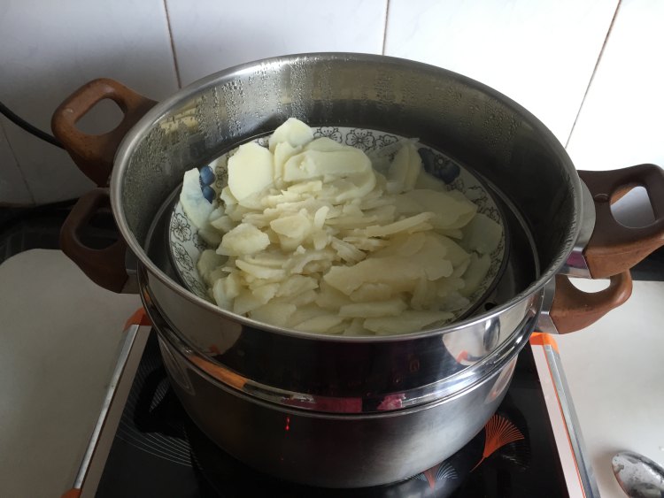 肉末土豆泥盖浇饭步骤2