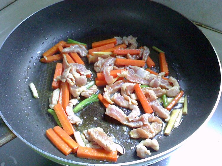 芦笋炒肉丝步骤5