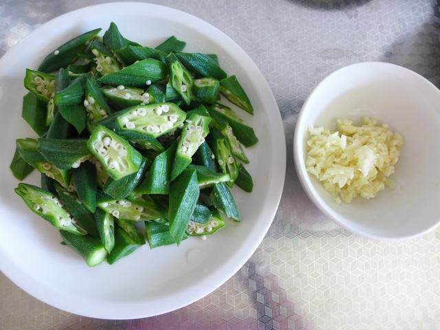 秋葵炒菌菇步骤6