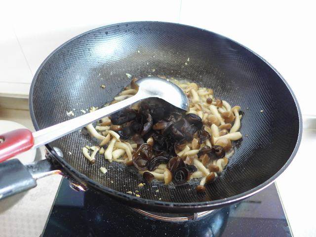 秋葵炒菌菇步骤10