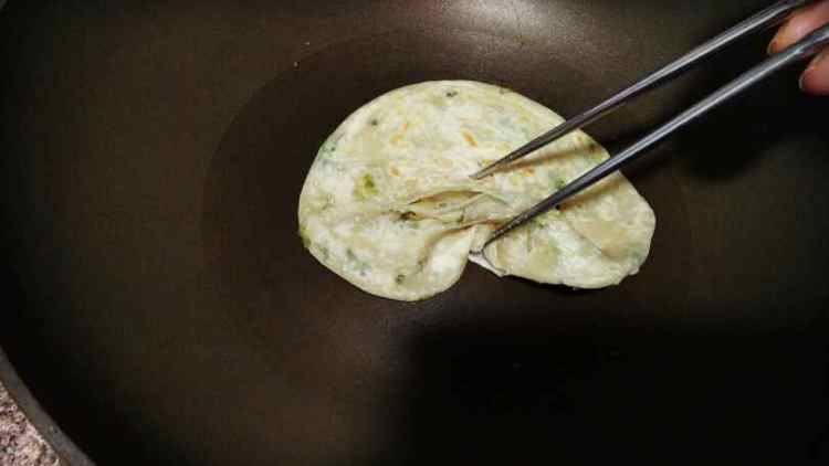 葱油手抓饼步骤17