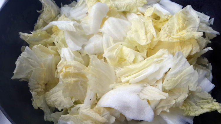 白菜木耳粉条炖豆腐步骤6