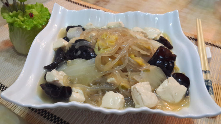 白菜木耳粉条炖豆腐步骤12