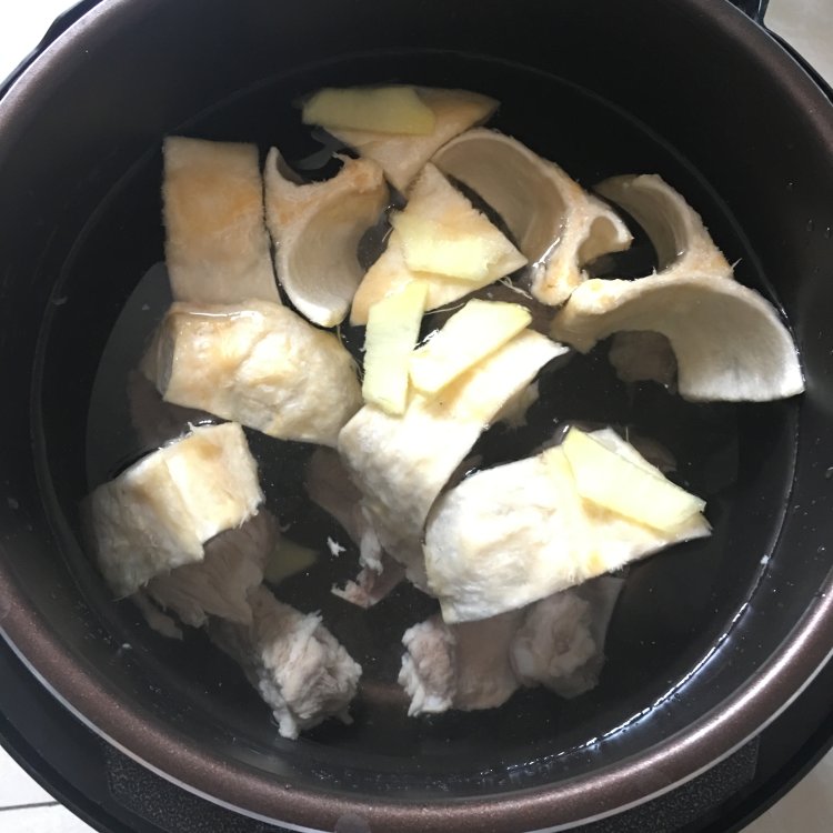 榴莲壳排骨汤步骤6