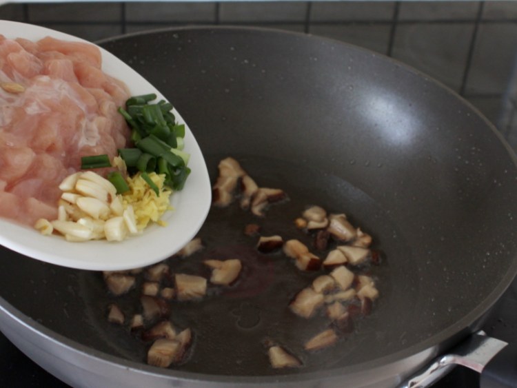 鸡肉意大利面步骤6