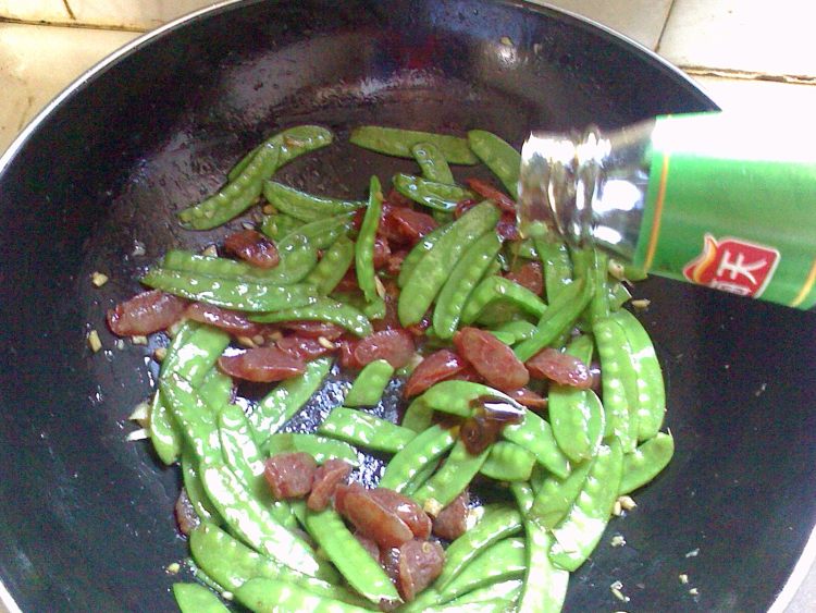 腊肠炒荷兰豆步骤9