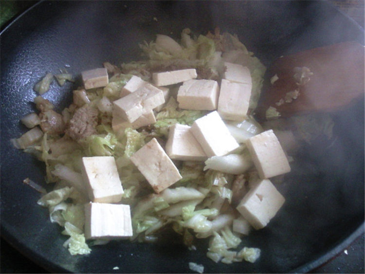 白菜丸子炖豆腐步骤10