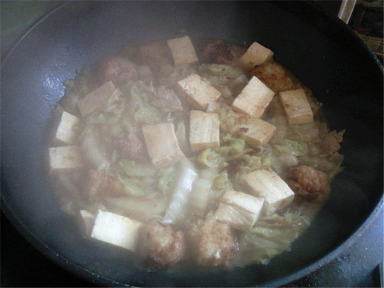 白菜丸子炖豆腐步骤13