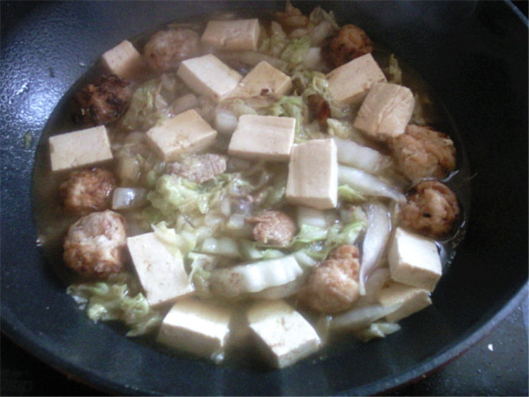 白菜丸子炖豆腐步骤12
