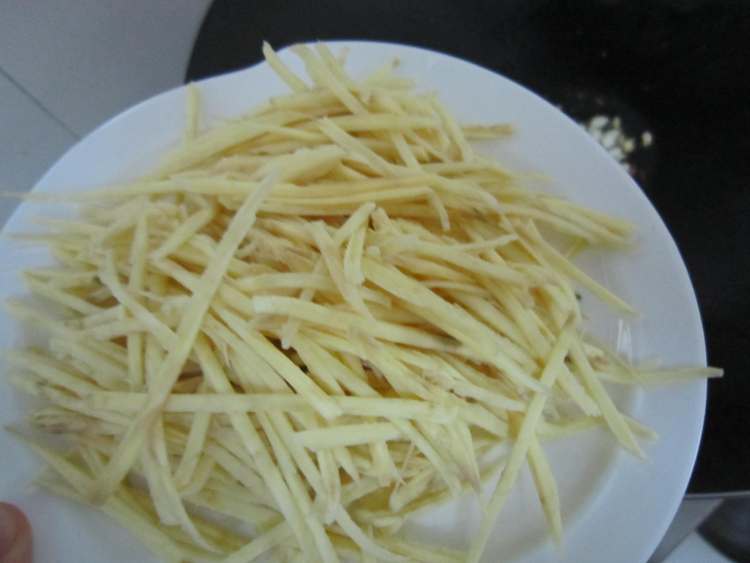 醋炒红薯丝步骤4