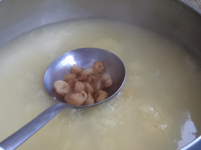 红薯桂圆小米粥步骤6